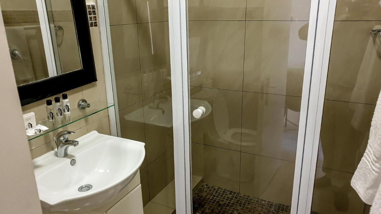 Villa Via Executive Suites With Power Back-Up 桑顿 外观 照片